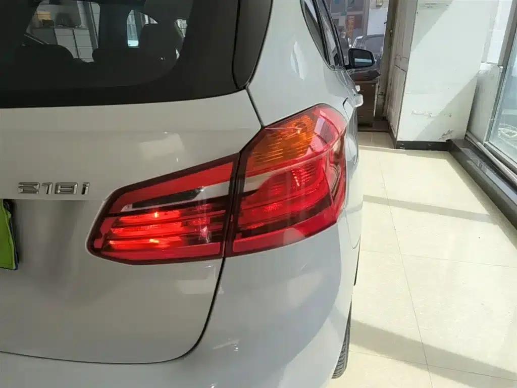 BMW 2 Series Gran Tourer (Imported) 2015 218i Leading Edition — миниатюра 8