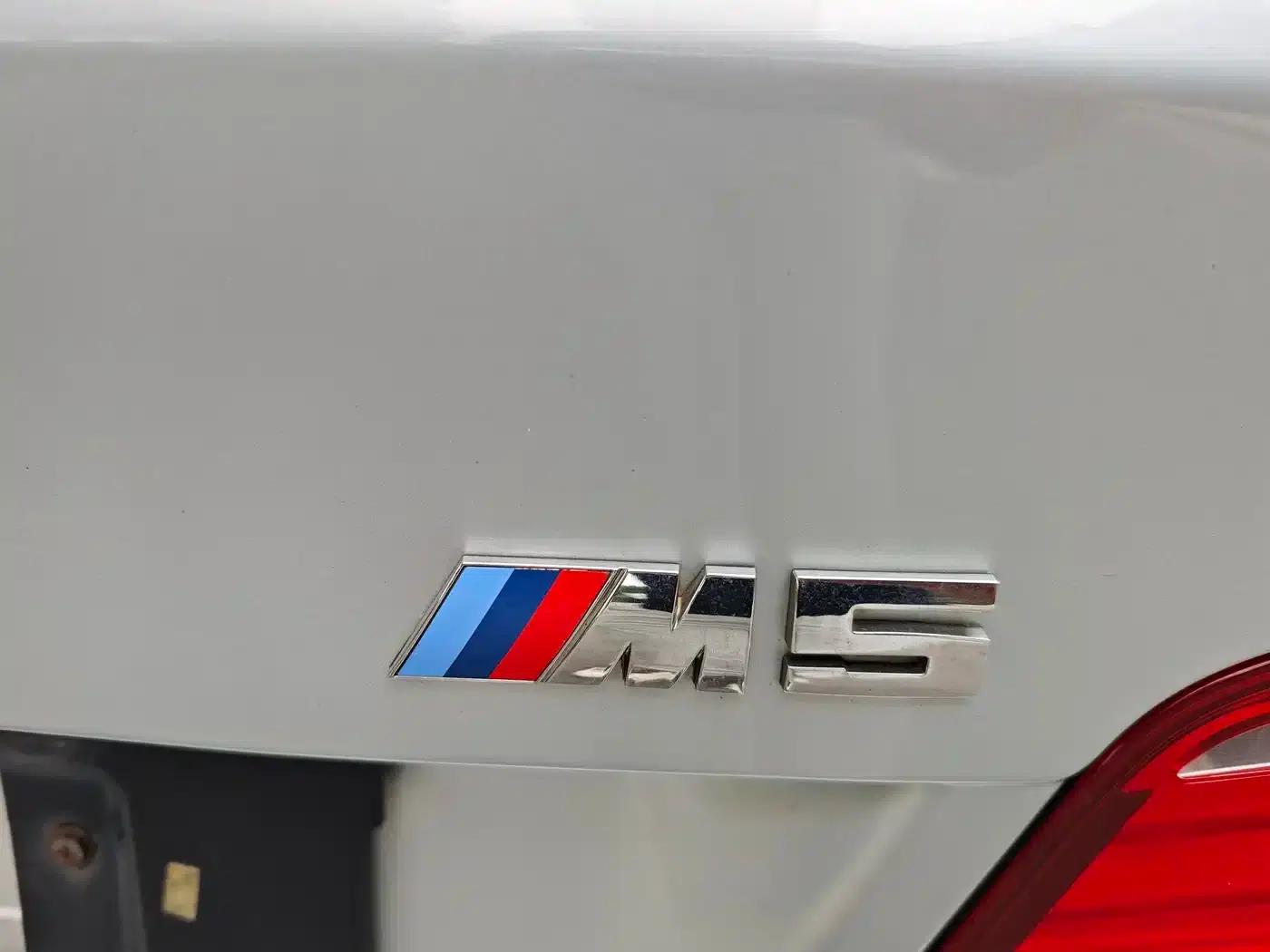 2012 BMW M5 — миниатюра 15