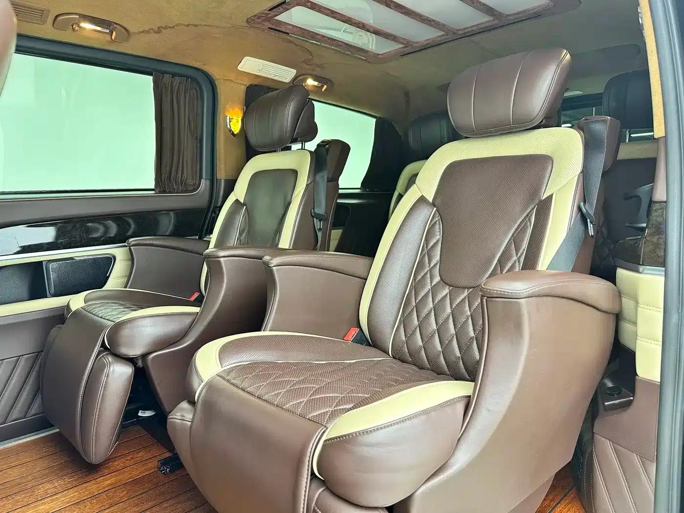 Mercedes-Benz V-Class 2018 V 260 L Premium Extended Edition (China V Emission Standard) — миниатюра 6
