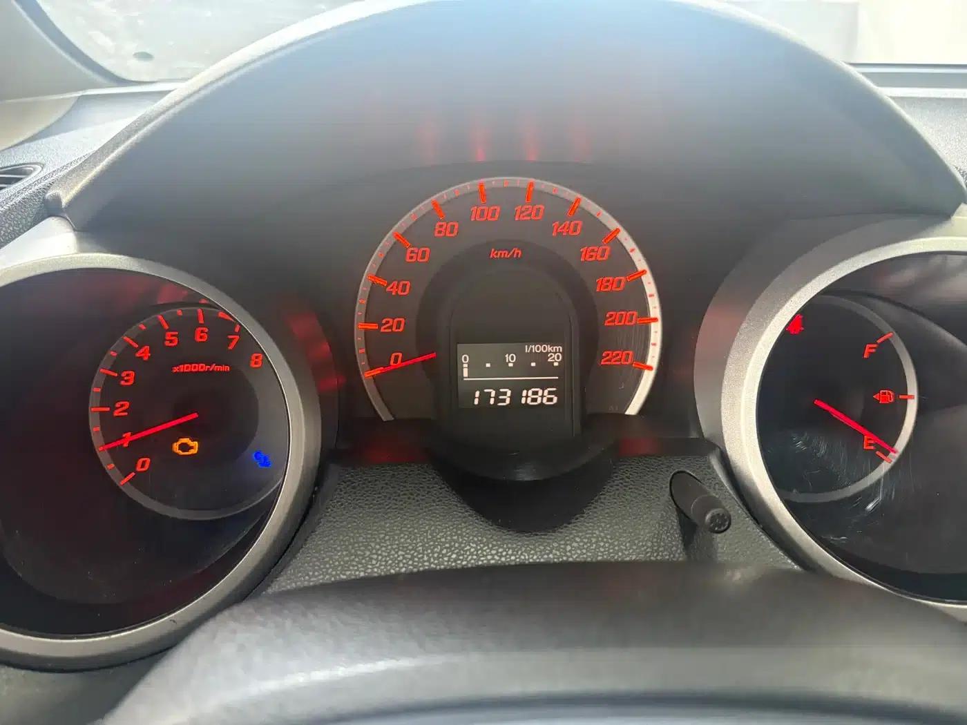 Honda Fit 2008 1.3L Automatic Comfort Edition — миниатюра 15