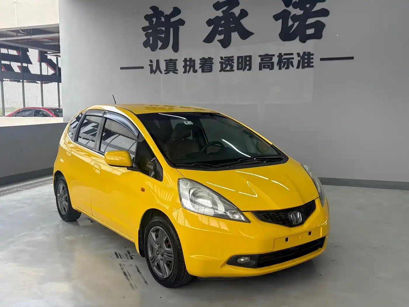 Honda Fit 2008 1.3L Automatic Comfort Edition — миниатюра 3