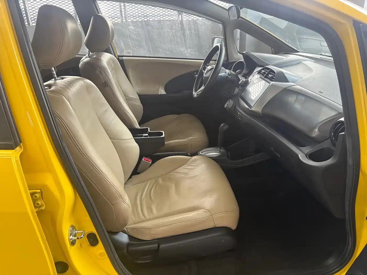 Honda Fit 2008 1.3L Automatic Comfort Edition — миниатюра 5