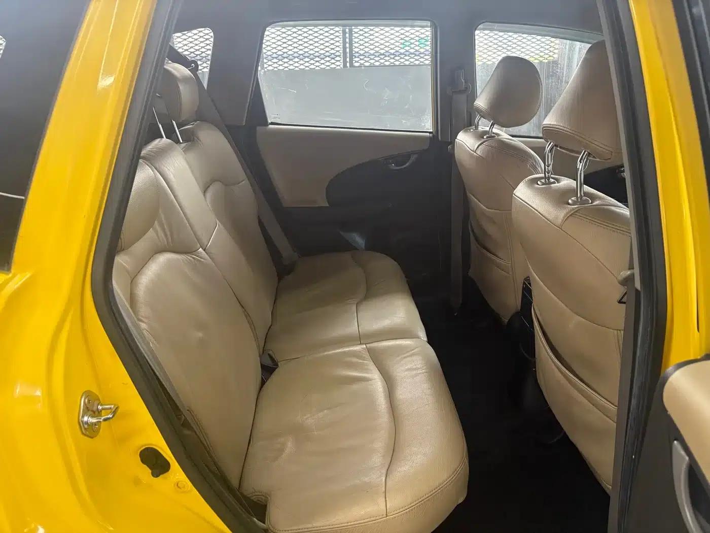 Honda Fit 2008 1.3L Automatic Comfort Edition — миниатюра 6