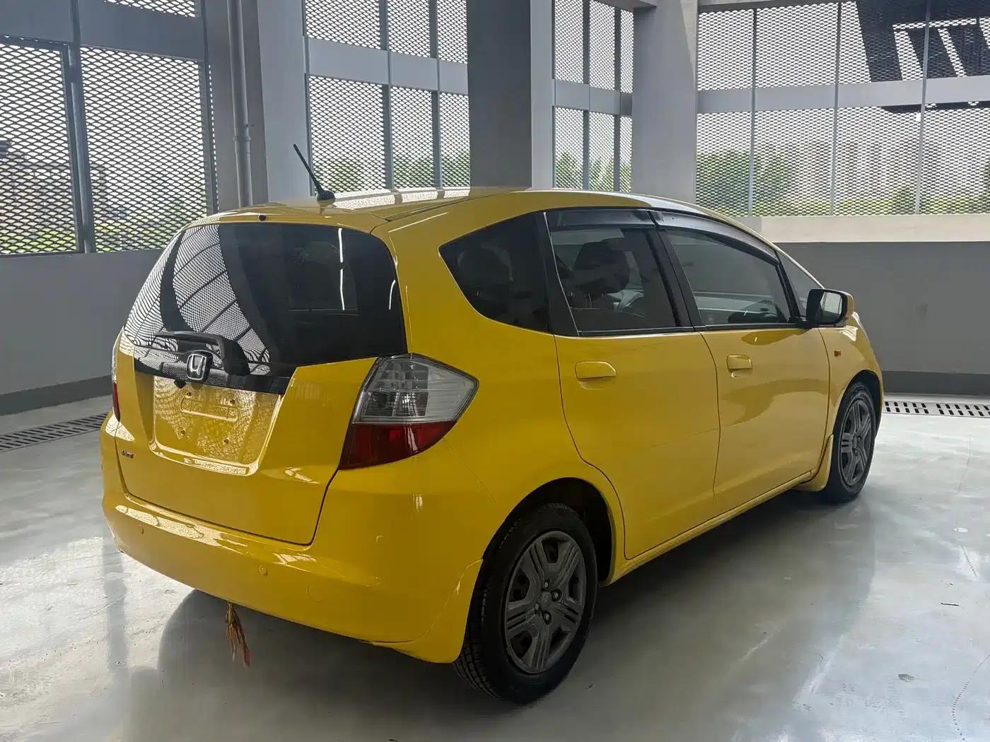 Honda Fit 2008 1.3L Automatic Comfort Edition — миниатюра 7