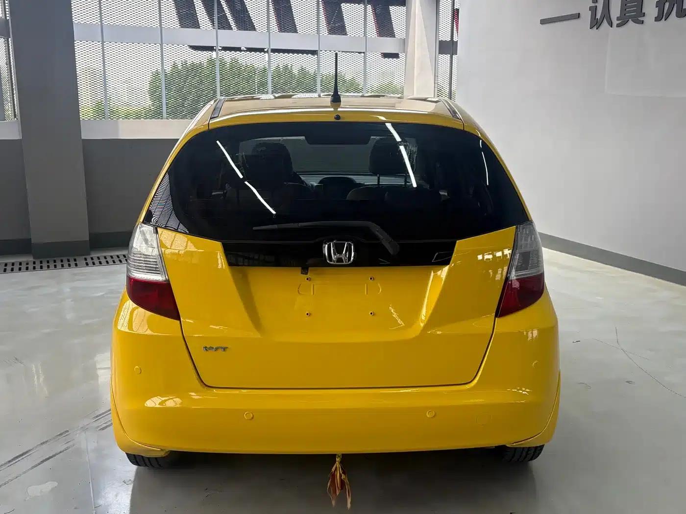 Honda Fit 2008 1.3L Automatic Comfort Edition — миниатюра 8