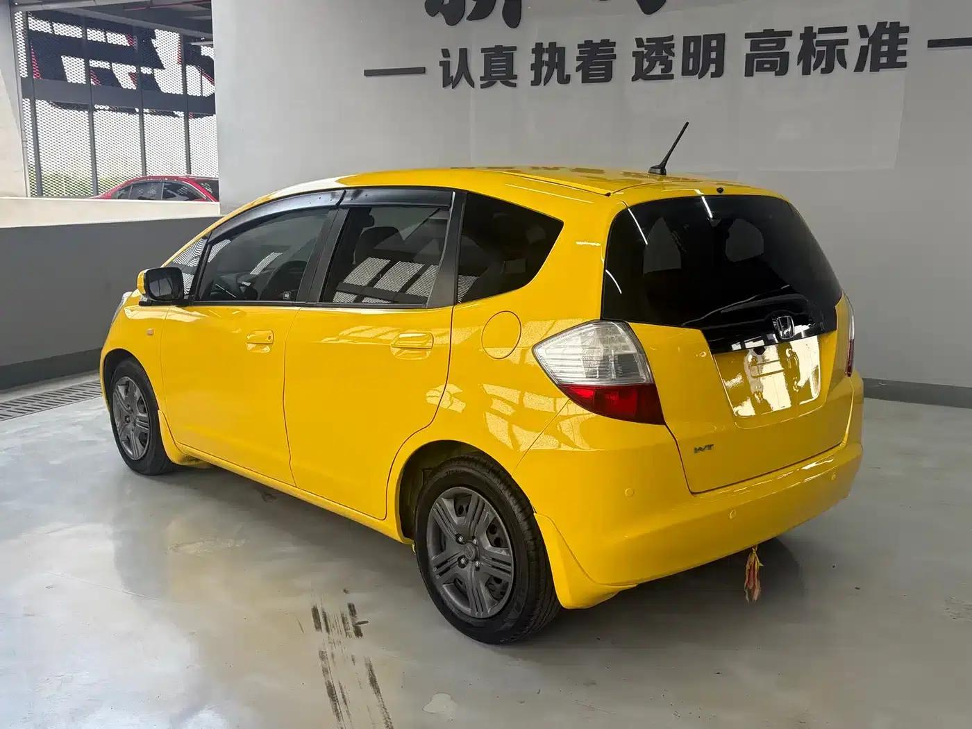 Honda Fit 2008 1.3L Automatic Comfort Edition — миниатюра 9