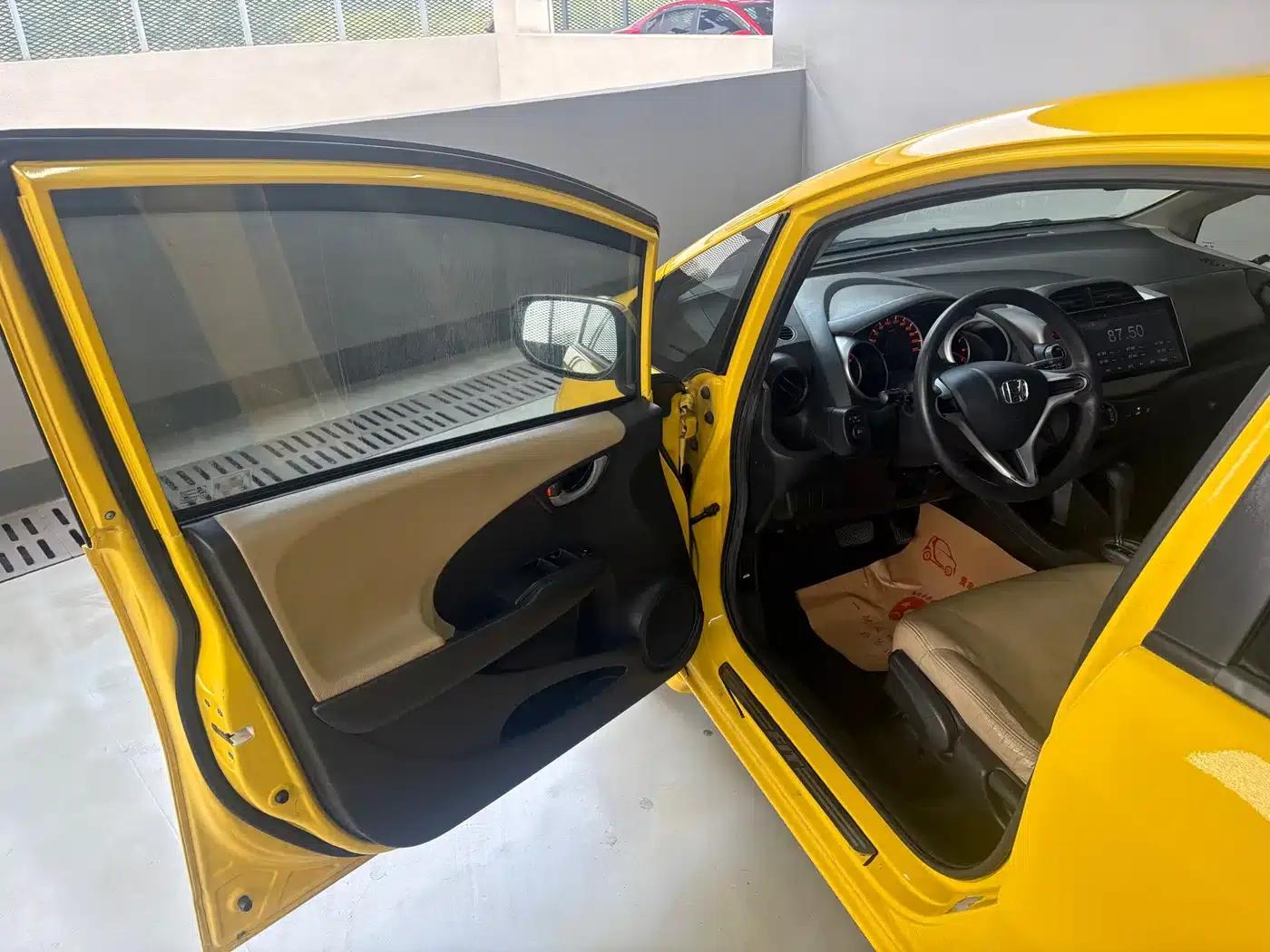 Honda Fit 2008 1.3L Automatic Comfort Edition — миниатюра 10