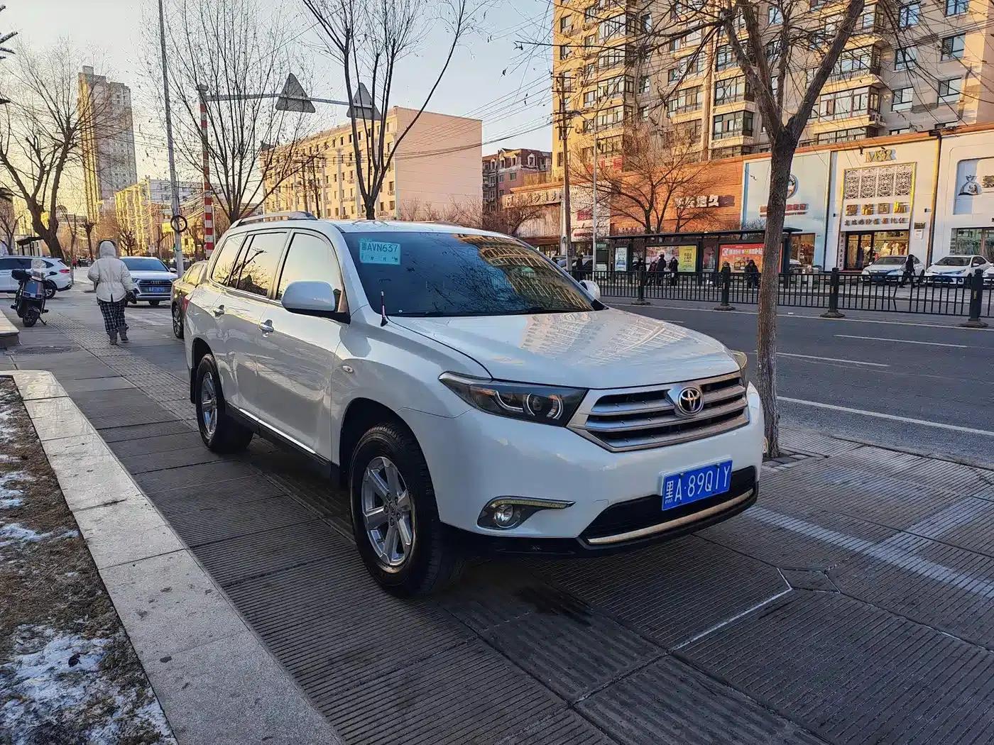 2012 Highlander 2.7L 2WD 5-seater Elite Edition — миниатюра 1