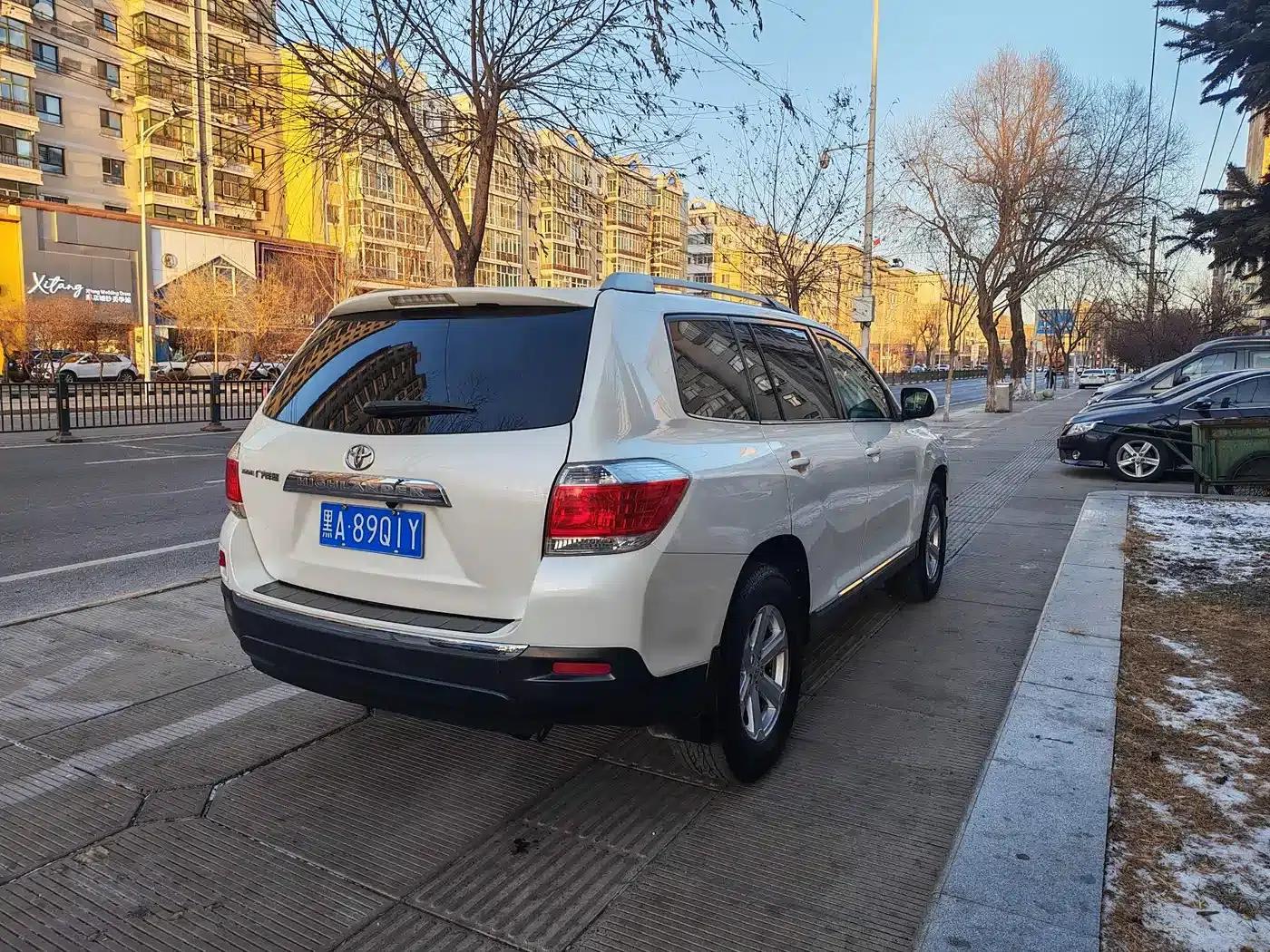2012 Highlander 2.7L 2WD 5-seater Elite Edition — миниатюра 4
