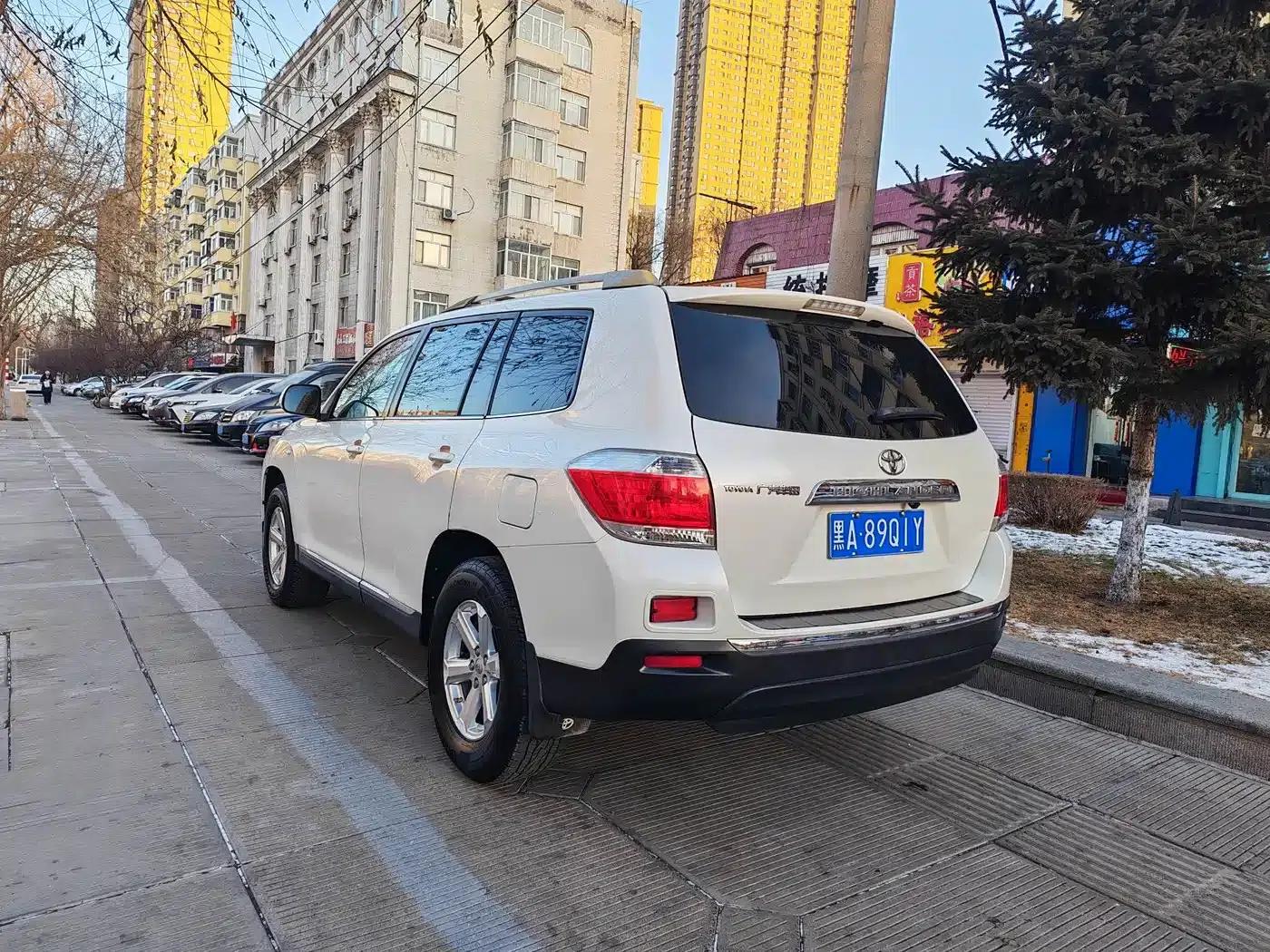 2012 Highlander 2.7L 2WD 5-seater Elite Edition — миниатюра 6