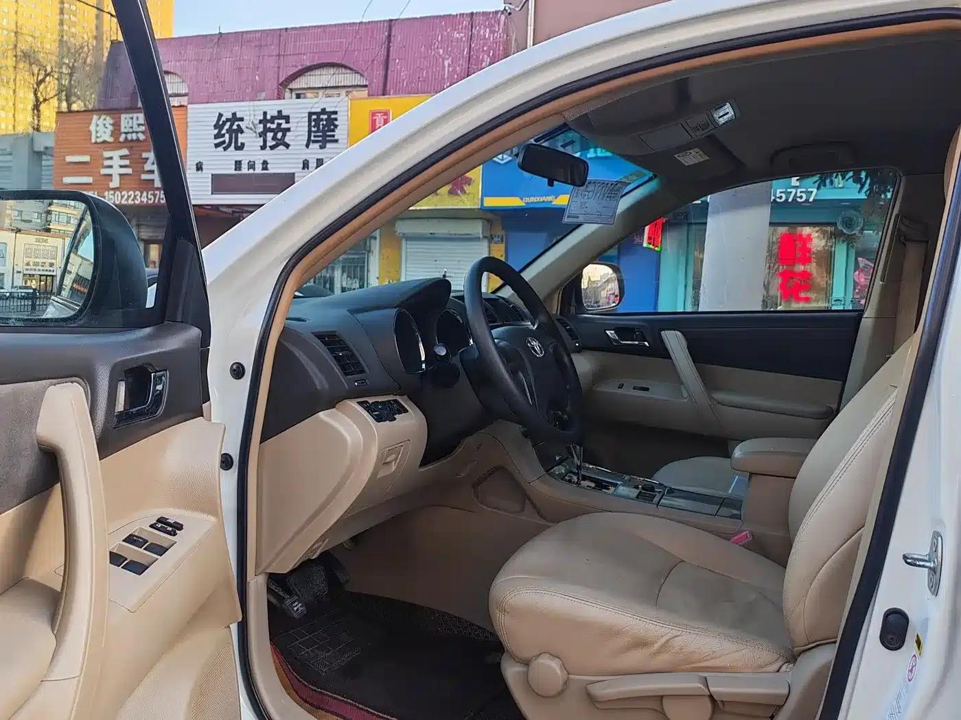 2012 Highlander 2.7L 2WD 5-seater Elite Edition — миниатюра 7