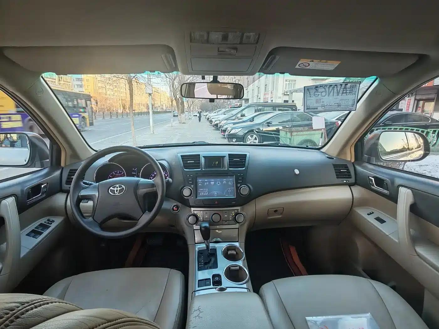 2012 Highlander 2.7L 2WD 5-seater Elite Edition — миниатюра 8