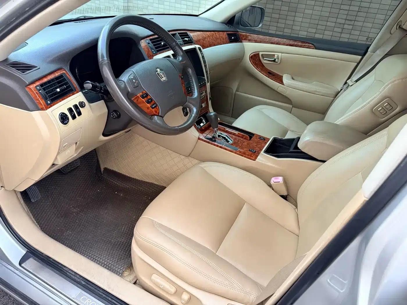 Crown 2006 2.5L Royal Leather Edition — миниатюра 4