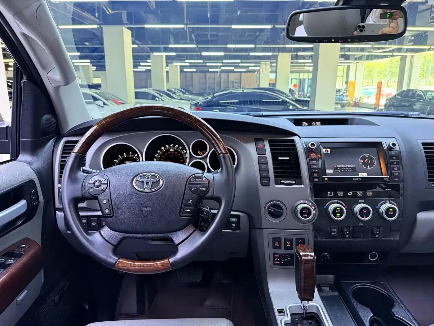 Sequoia 2010 5.7 Platinum Edition — миниатюра 12