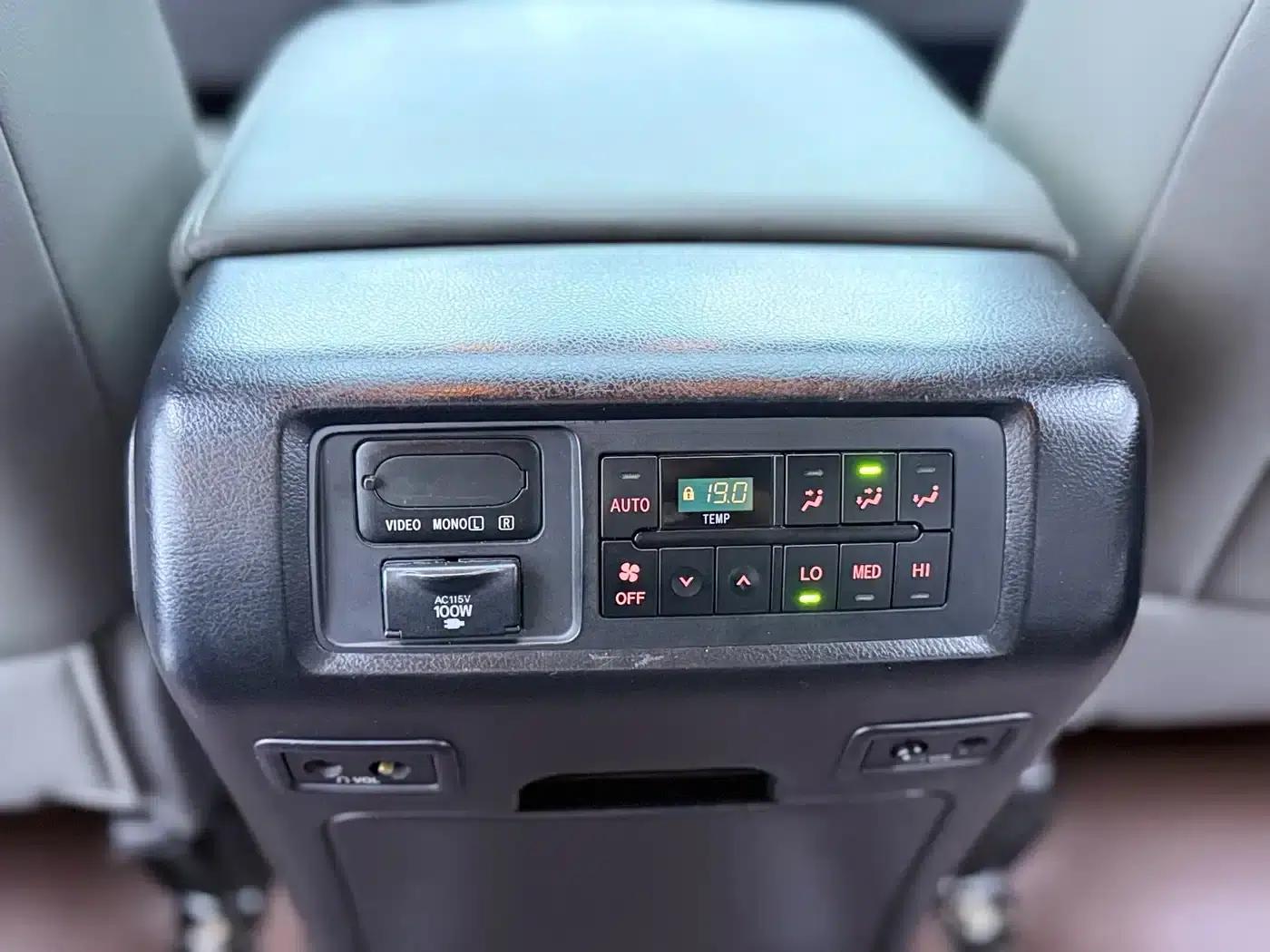 Sequoia 2010 5.7 Platinum Edition — миниатюра 16