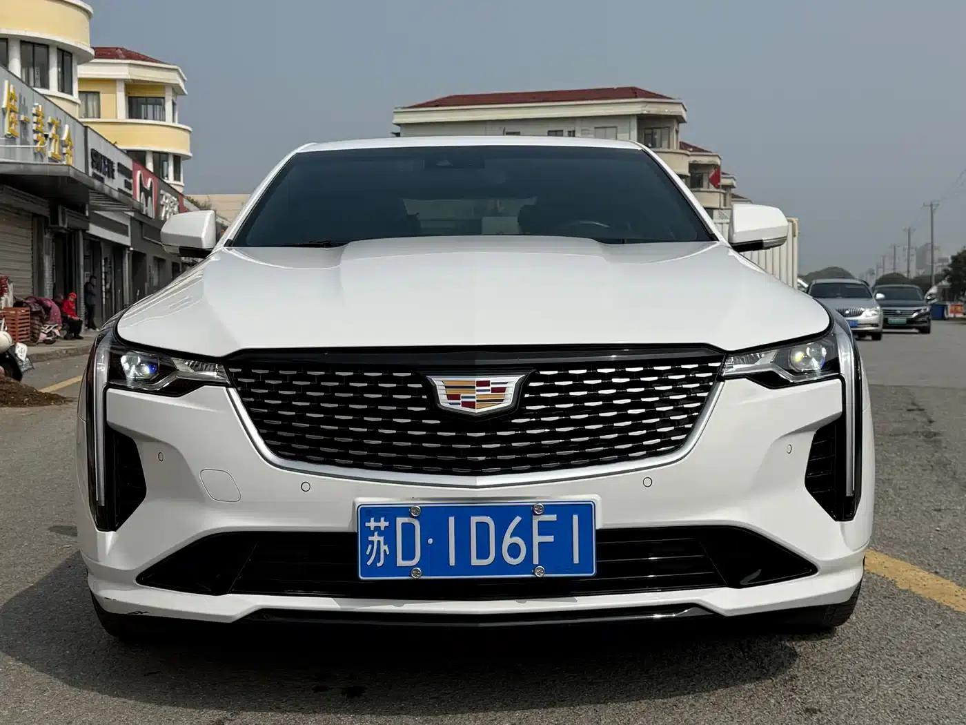 2022 Cadillac CT4 28T Luxury Edition — миниатюра 1