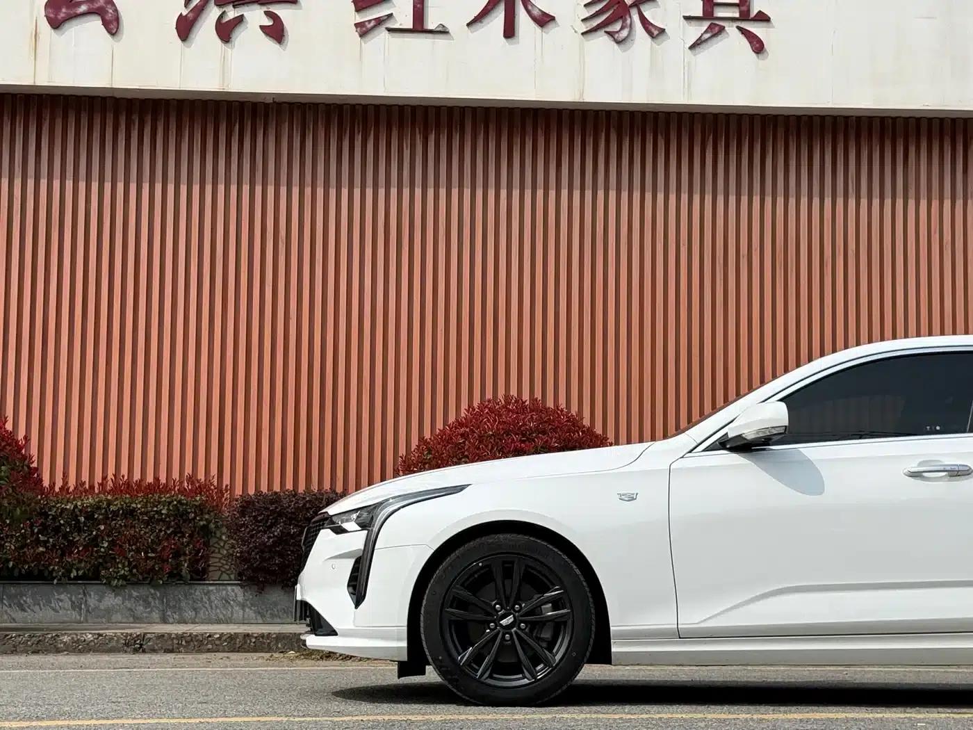 2022 Cadillac CT4 28T Luxury Edition — миниатюра 3