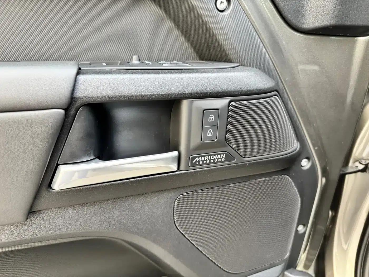 2025 Land Rover Defender 110 3.0T P400 X — миниатюра 8