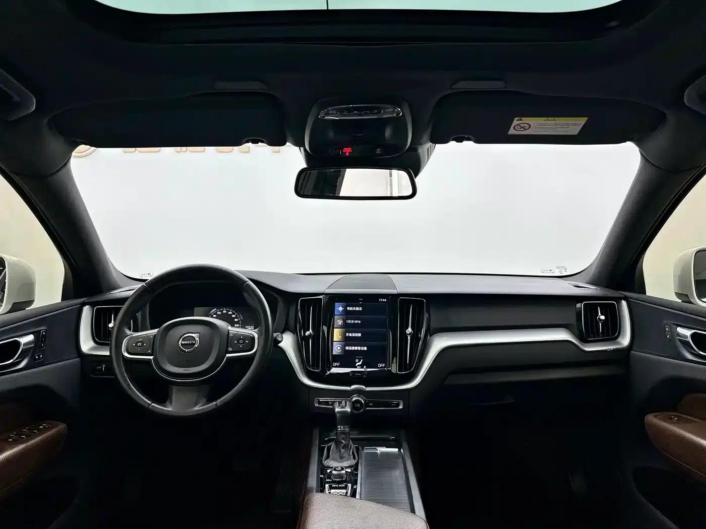 2021 Volvo XC60 T5 AWD Inscription Luxury Edition — миниатюра 13