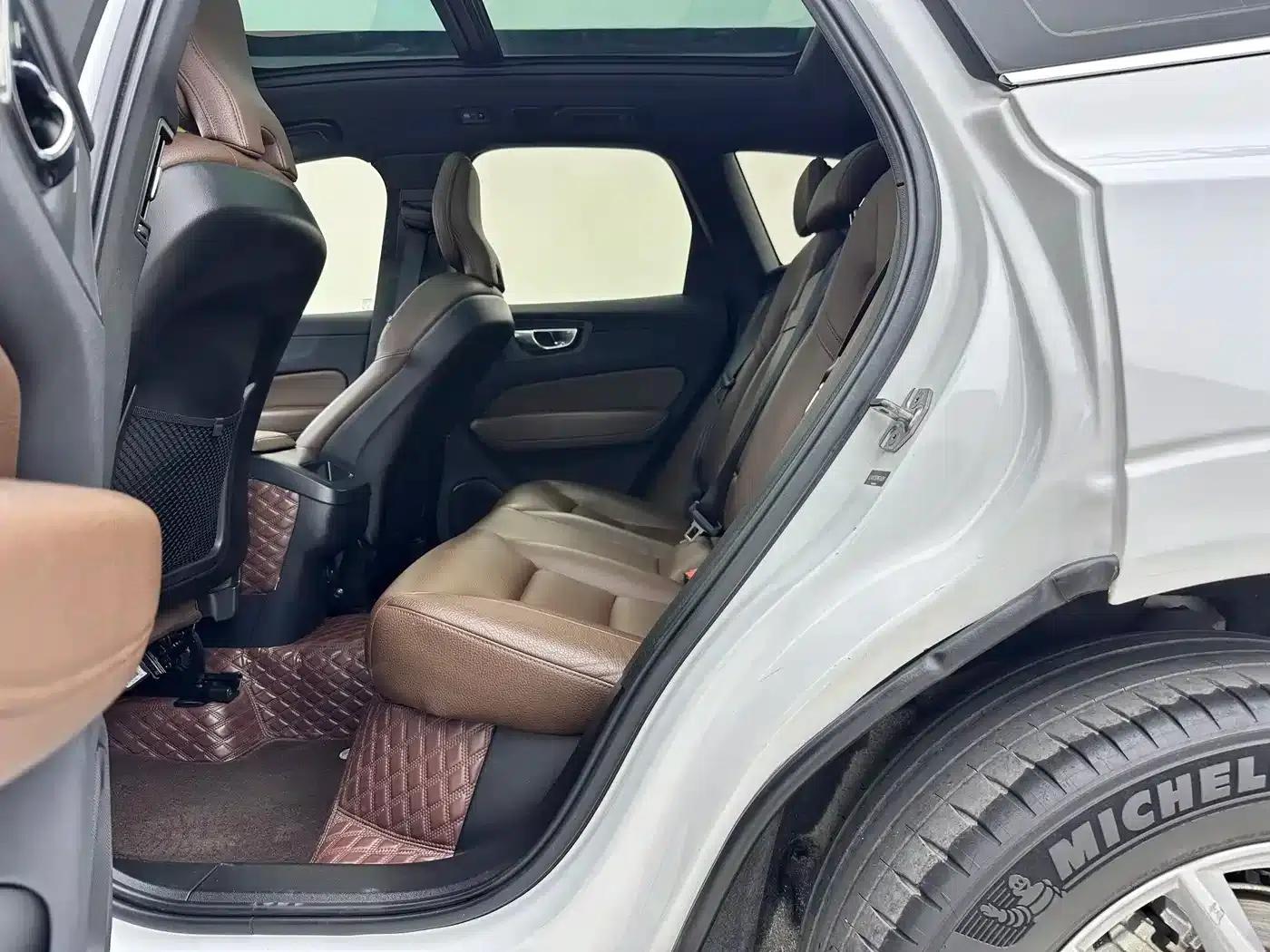 2021 Volvo XC60 T5 AWD Inscription Luxury Edition — миниатюра 15