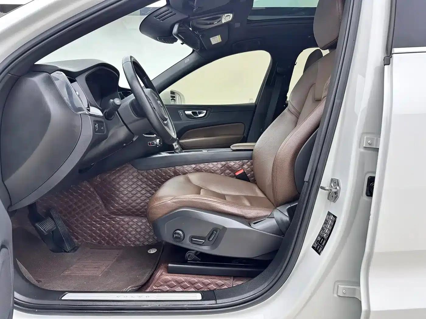 2021 Volvo XC60 T5 AWD Inscription Luxury Edition — миниатюра 16