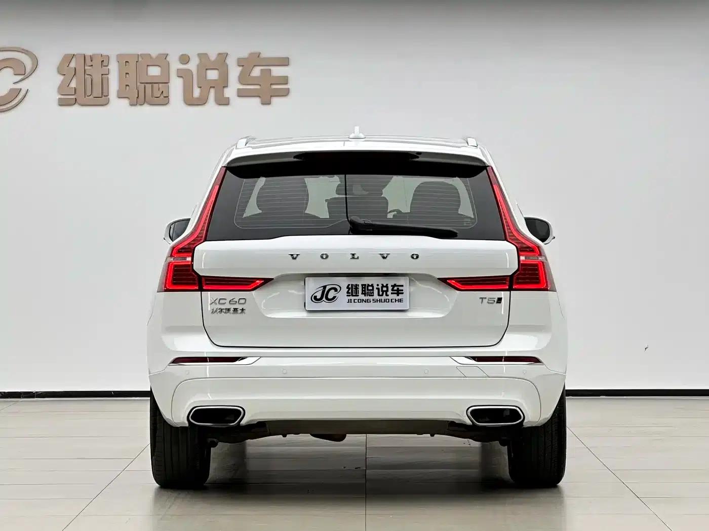 2021 Volvo XC60 T5 AWD Inscription Luxury Edition — миниатюра 3