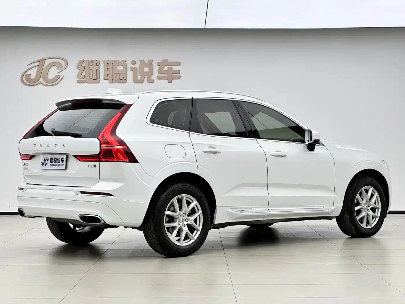 2021 Volvo XC60 T5 AWD Inscription Luxury Edition — миниатюра 4