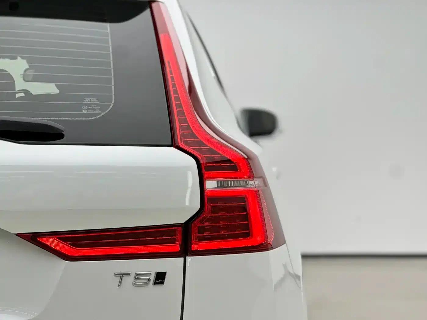 2021 Volvo XC60 T5 AWD Inscription Luxury Edition — миниатюра 6