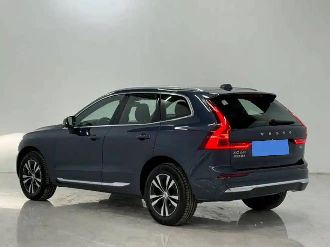 2025 Volvo XC60 B5 AWD Inscription Luxury Edition — миниатюра 5