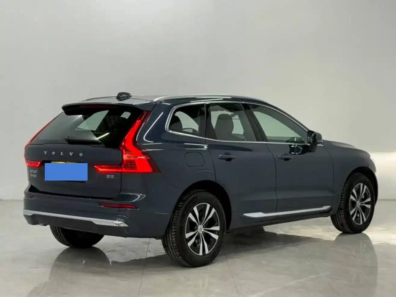 2025 Volvo XC60 B5 AWD Inscription Luxury Edition — миниатюра 7