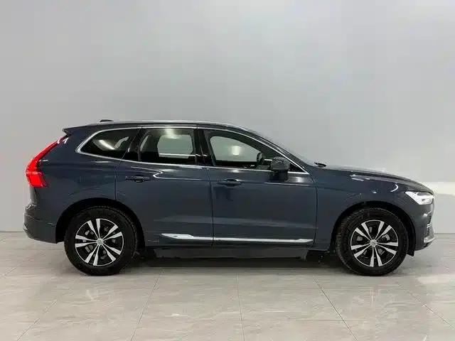 2025 Volvo XC60 B5 AWD Inscription Luxury Edition — миниатюра 8