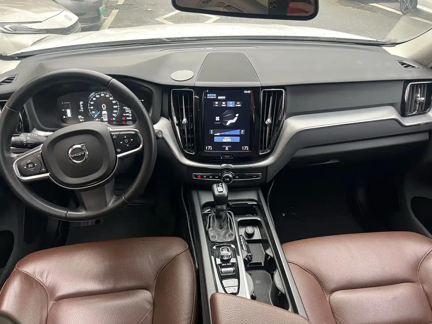 2020 Volvo XC60 T5 AWD Inscription Luxury Edition — миниатюра 6