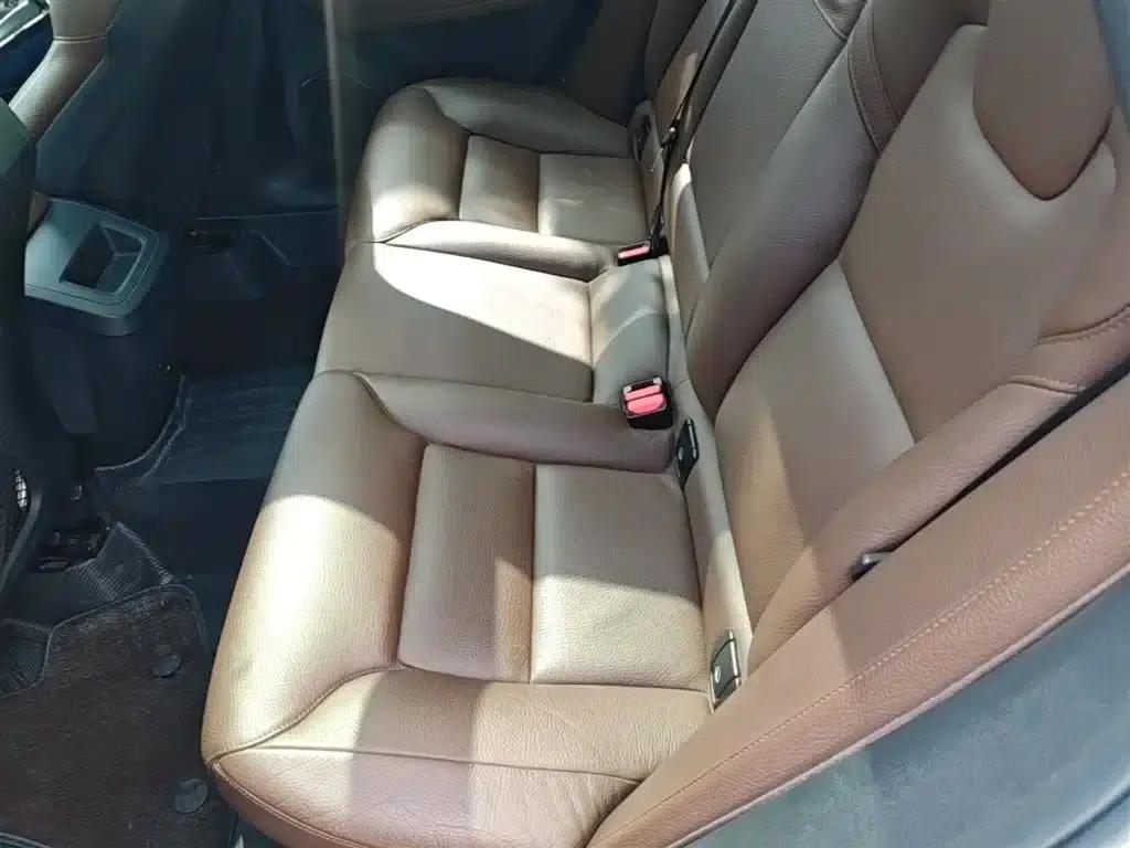 2021 Volvo XC60 T5 AWD Inscription Luxury Edition — миниатюра 17