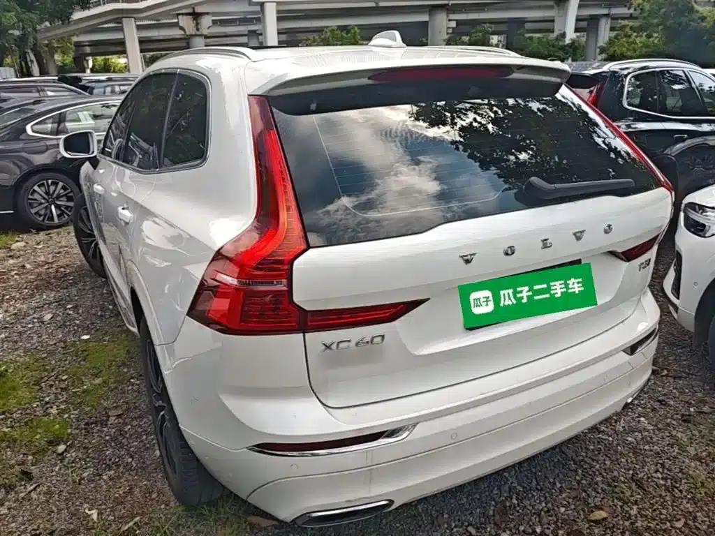 2021 Volvo XC60 T5 AWD Inscription Luxury Edition — миниатюра 5