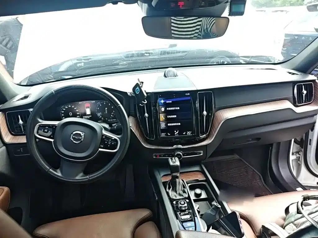 2021 Volvo XC60 T5 AWD Inscription Luxury Edition — миниатюра 10