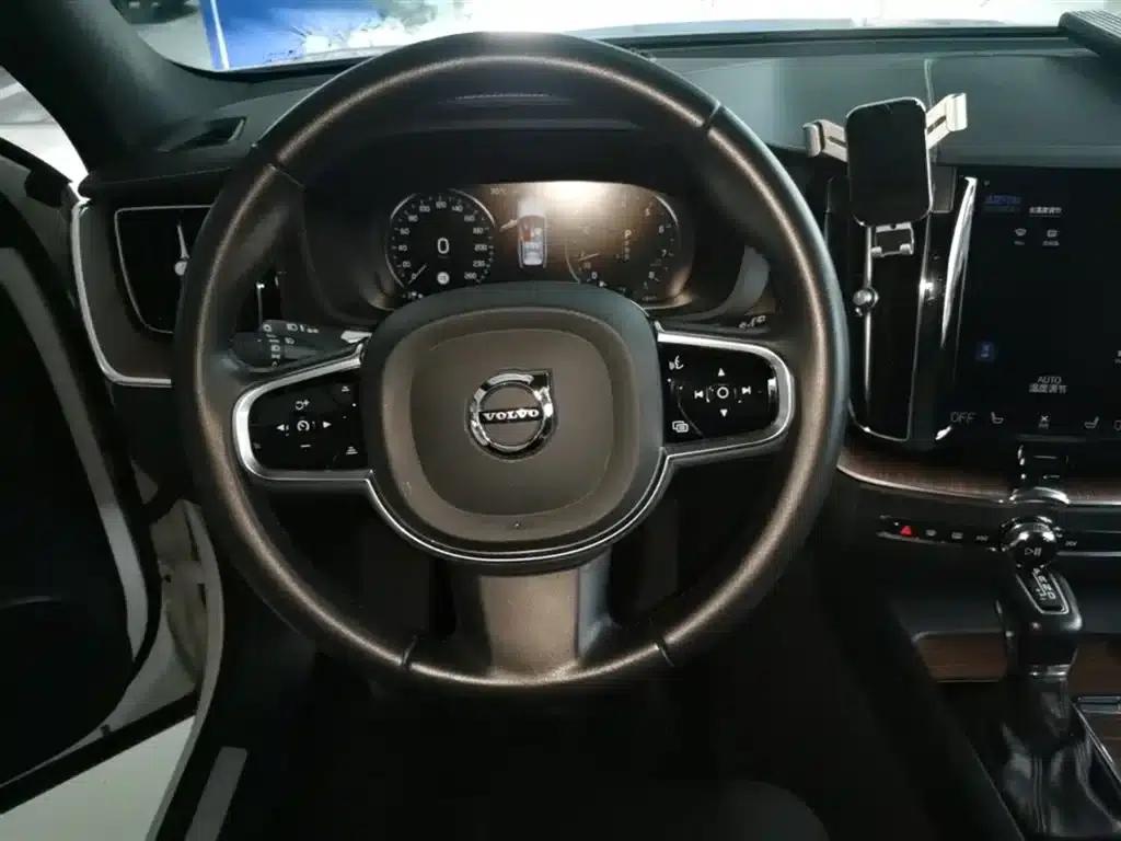 2021 Volvo XC60 T5 AWD Inscription Luxury Edition — миниатюра 11