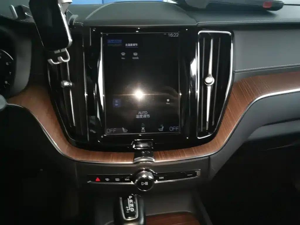 2021 Volvo XC60 T5 AWD Inscription Luxury Edition — миниатюра 13