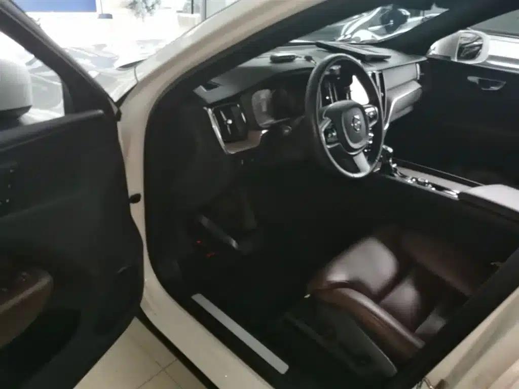 2021 Volvo XC60 T5 AWD Inscription Luxury Edition — миниатюра 16