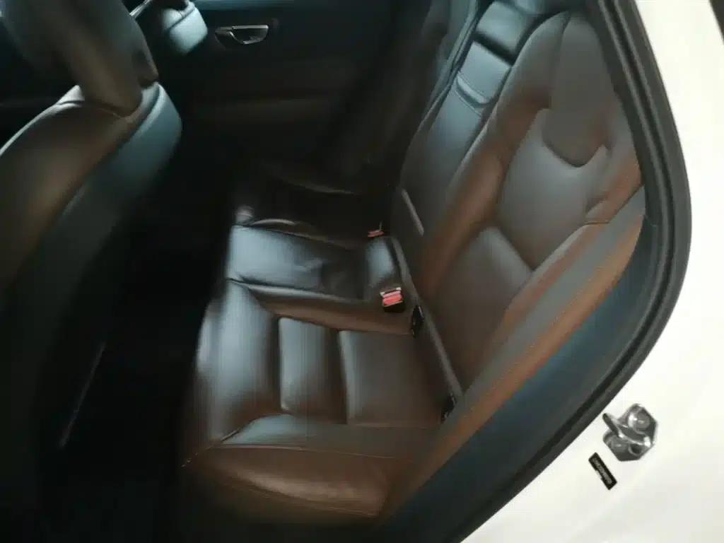 2021 Volvo XC60 T5 AWD Inscription Luxury Edition — миниатюра 17