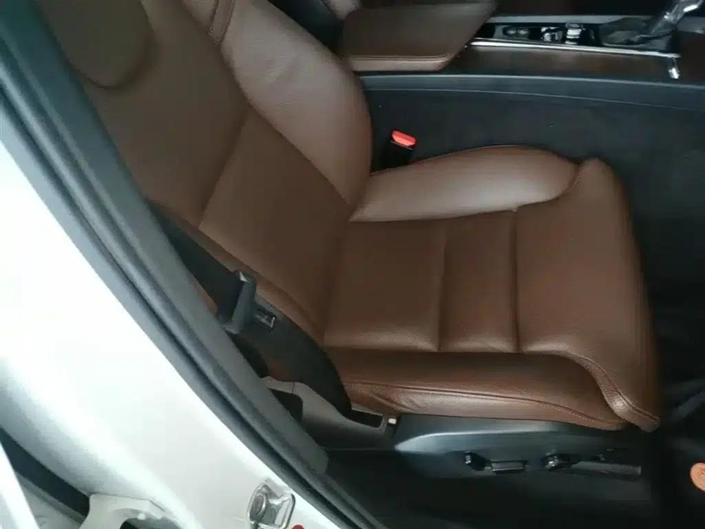 2021 Volvo XC60 T5 AWD Inscription Luxury Edition — миниатюра 25