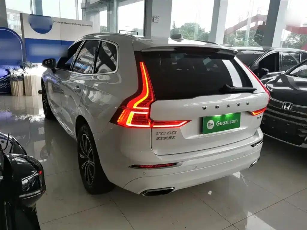 2021 Volvo XC60 T5 AWD Inscription Luxury Edition — миниатюра 5