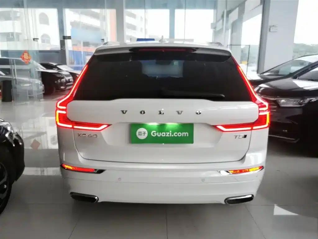 2021 Volvo XC60 T5 AWD Inscription Luxury Edition — миниатюра 6