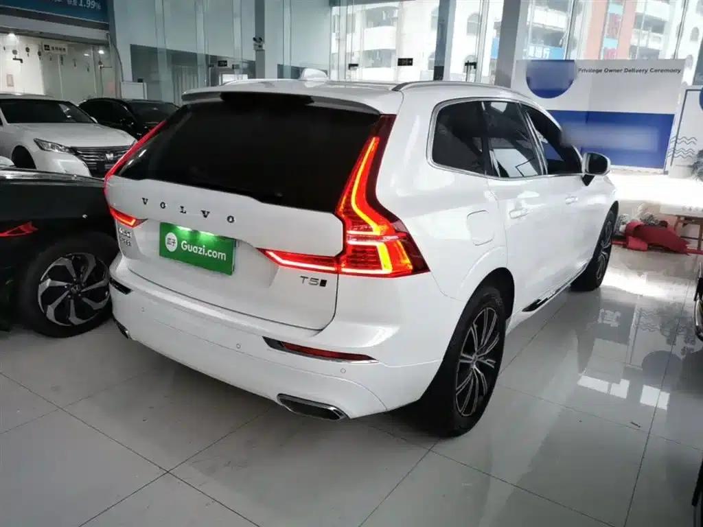 2021 Volvo XC60 T5 AWD Inscription Luxury Edition — миниатюра 7