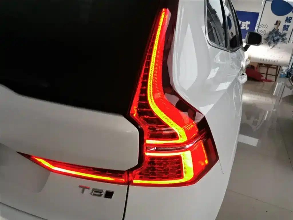 2021 Volvo XC60 T5 AWD Inscription Luxury Edition — миниатюра 8
