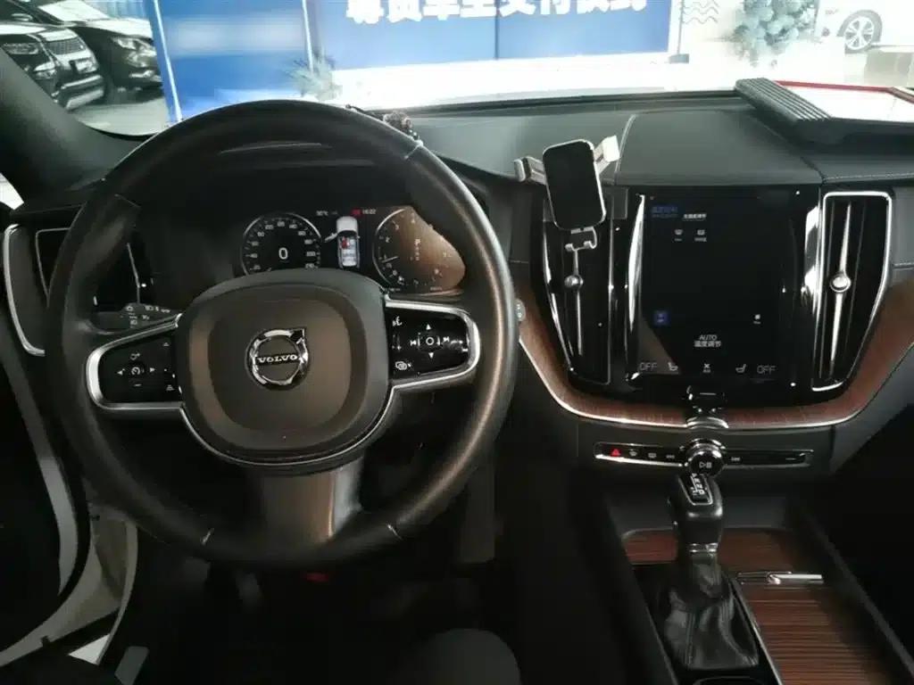 2021 Volvo XC60 T5 AWD Inscription Luxury Edition — миниатюра 10