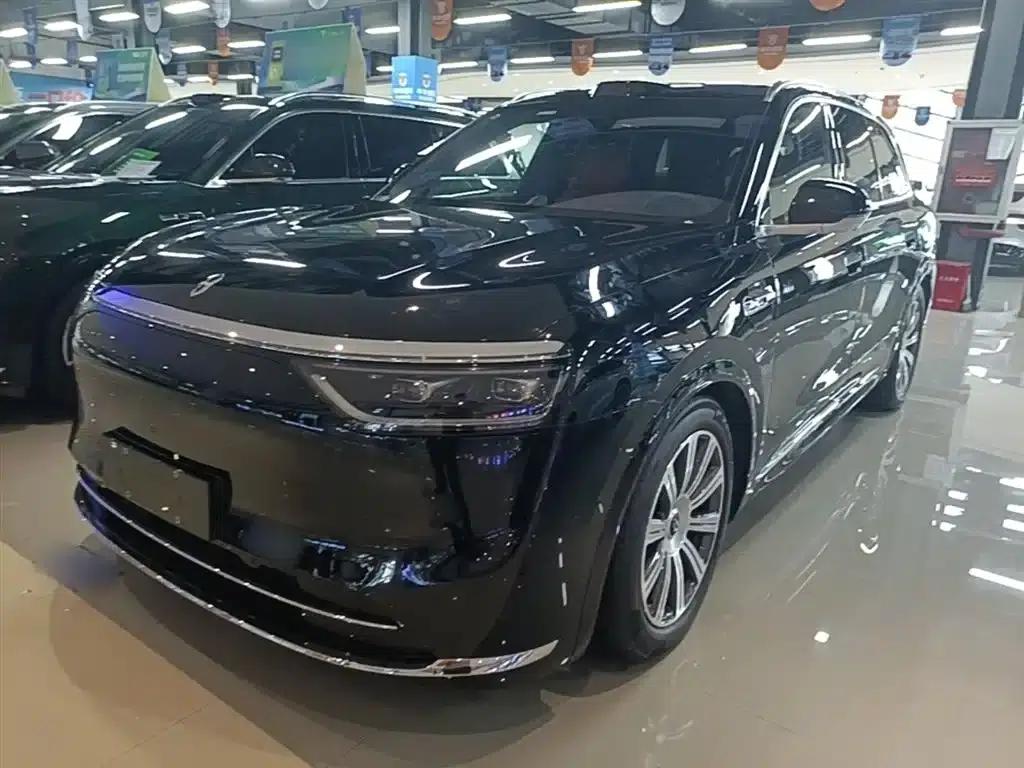 Wenjie M8 2025 Extended Range Max+ Version (53.4kWh, 6-seater, 192-line LiDAR) — миниатюра 1