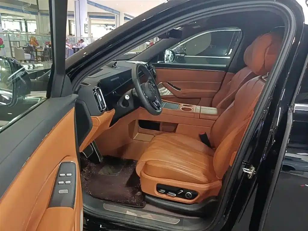 Wenjie M8 2025 Extended Range Max+ Version (53.4kWh, 6-seater, 192-line LiDAR) — миниатюра 16