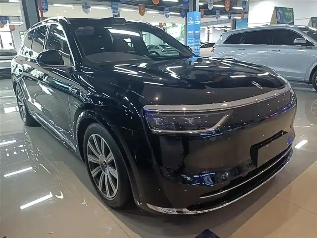 Wenjie M8 2025 Extended Range Max+ Version (53.4kWh, 6-seater, 192-line LiDAR) — миниатюра 4