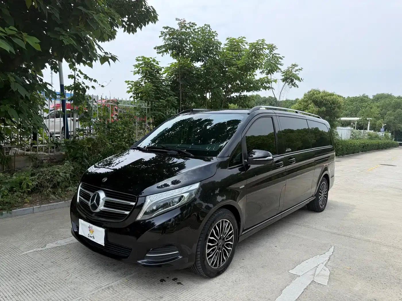 Mercedes-Benz V-Class 2017 V 260 L Premium Extended Edition — миниатюра 1