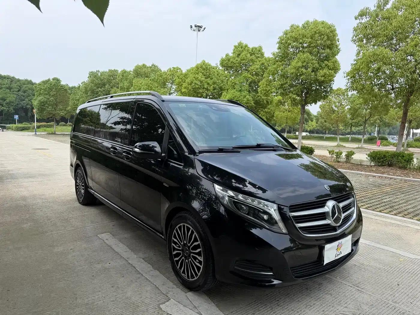 Mercedes-Benz V-Class 2017 V 260 L Premium Extended Edition — миниатюра 3